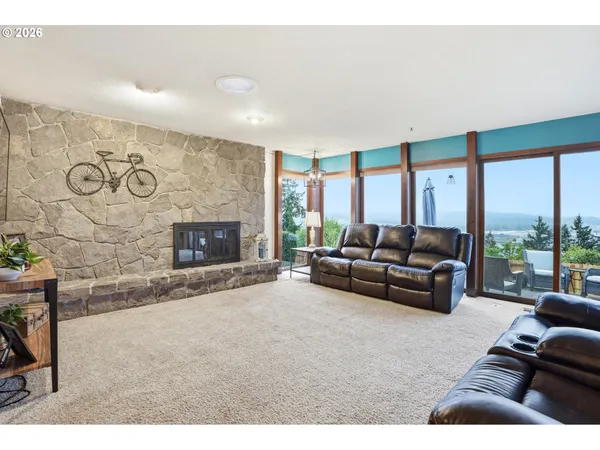 $575,000 | 29885 Riverview Drive, Rainier, OR 97048
