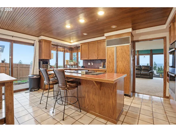 $575,000 | 29885 Riverview Drive, Rainier, OR 97048