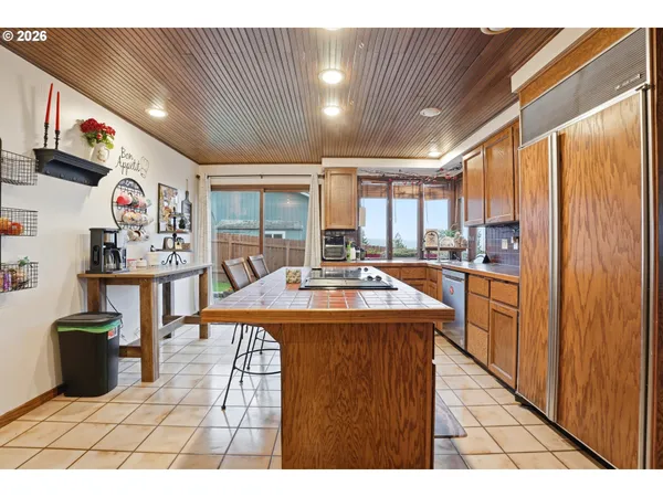 $575,000 | 29885 Riverview Drive, Rainier, OR 97048