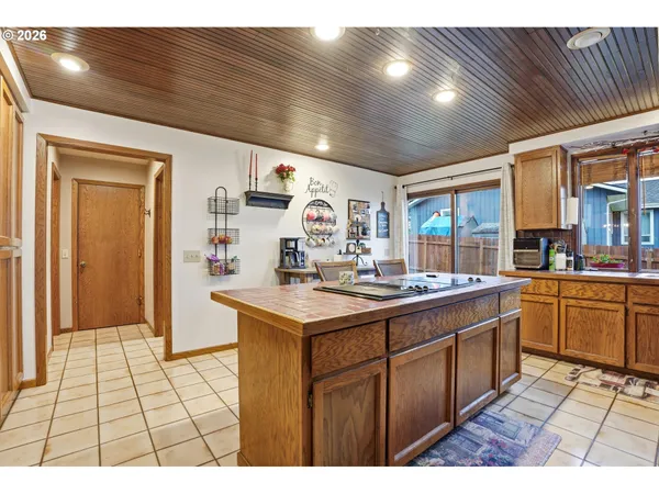 $575,000 | 29885 Riverview Drive, Rainier, OR 97048