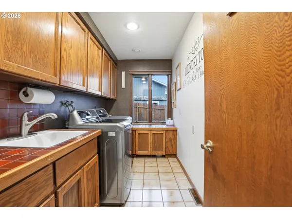 $575,000 | 29885 Riverview Drive, Rainier, OR 97048