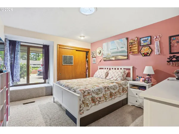 $575,000 | 29885 Riverview Drive, Rainier, OR 97048