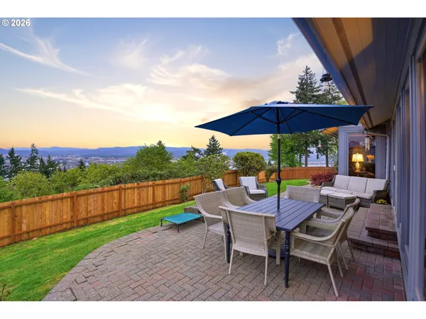 $575,000 | 29885 Riverview Drive, Rainier, OR 97048