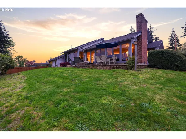 $575,000 | 29885 Riverview Drive, Rainier, OR 97048