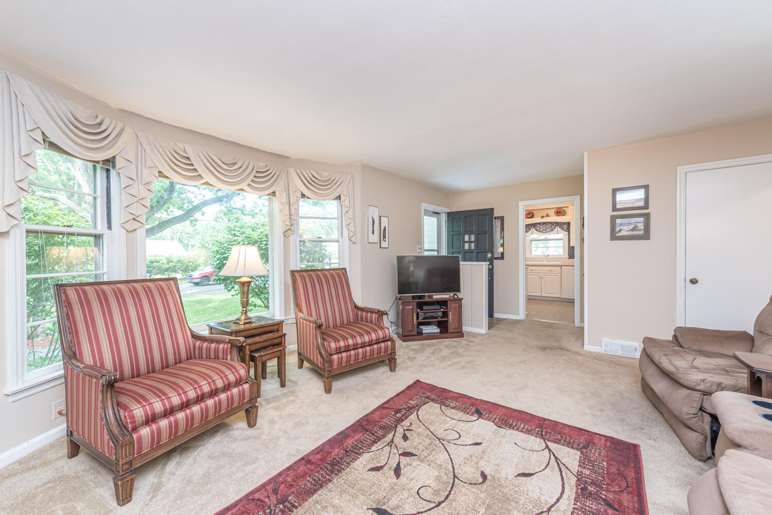 719 Sunset Road Ann Arbor, MI 48103 - Photo 14 of 65 Living to kitchen