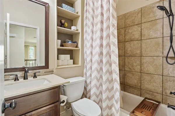 $625,000 | 175 Wade Pointe Drive, Montgomery, TX 77316
