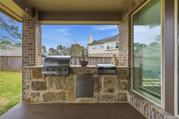 $625,000 | 175 Wade Pointe Drive, Montgomery, TX 77316