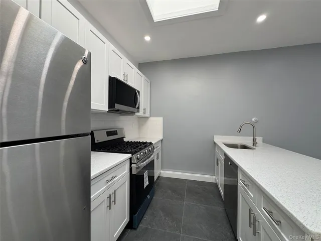 $3,000 | 209-211 Main Street, Unit 2S, Farmingdale, NY 11735