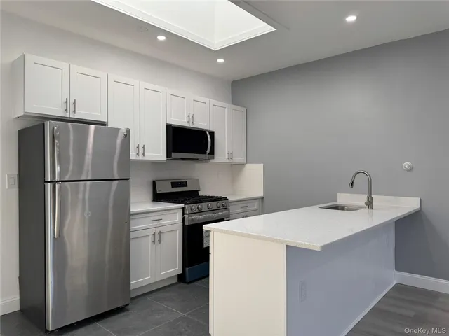 $3,000 | 209-211 Main Street, Unit 2S, Farmingdale, NY 11735