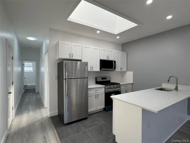 $3,000 | 209-211 Main Street, Unit 2S, Farmingdale, NY 11735