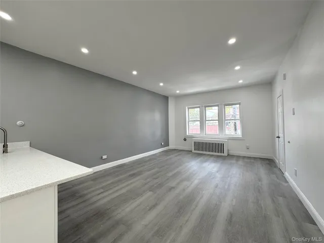 $3,000 | 209-211 Main Street, Unit 2S, Farmingdale, NY 11735