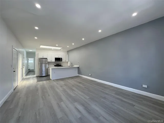 $3,000 | 209-211 Main Street, Unit 2S, Farmingdale, NY 11735