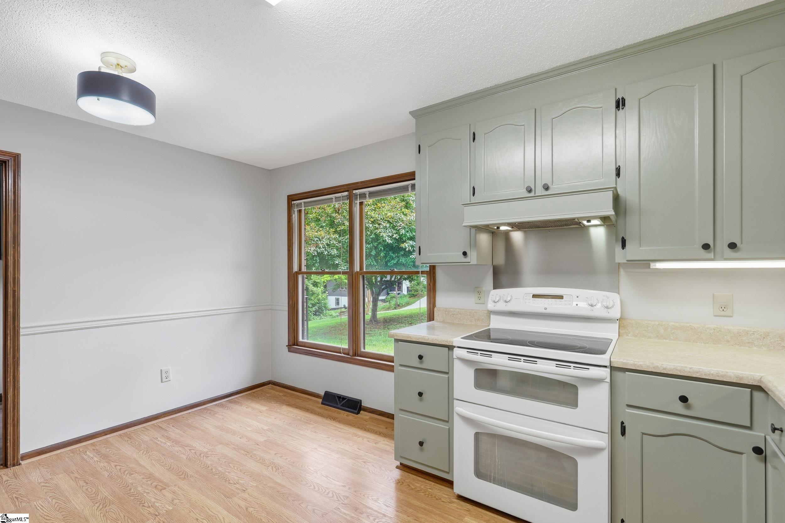 110 Trafalgar Road Greenville, SC 29617 - Photo 12 of 43 Gallery Image 12