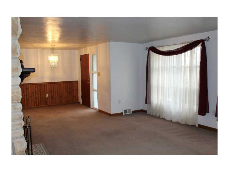 156 Ridge Road Aliquippa, PA 15001 - Photo 5 of 15 Living Room.
