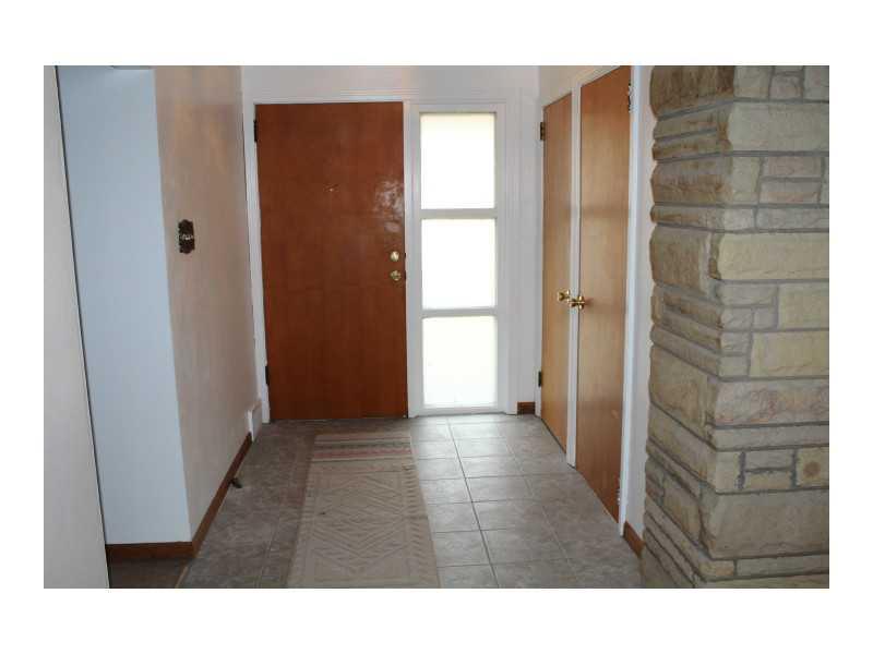 156 Ridge Road Aliquippa, PA 15001 - Photo 7 of 15 Entry/Foyer.