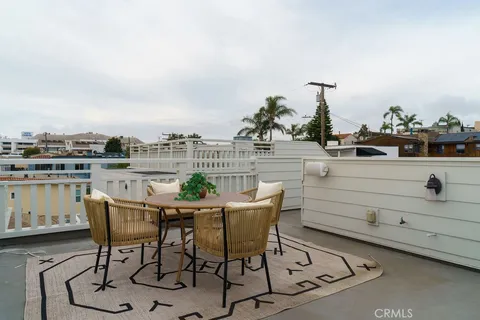 $1,999,000 | 809 19th Street, Hermosa Beach, CA 90254