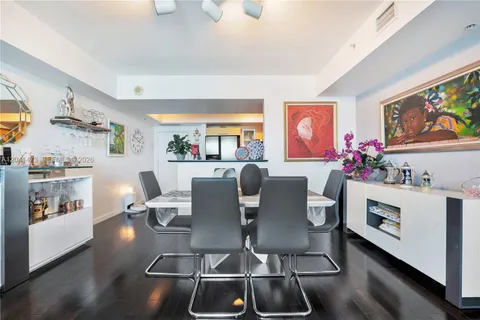 $695,000 | 325 South Biscayne Boulevard, Unit 3921, Miami, FL 33131