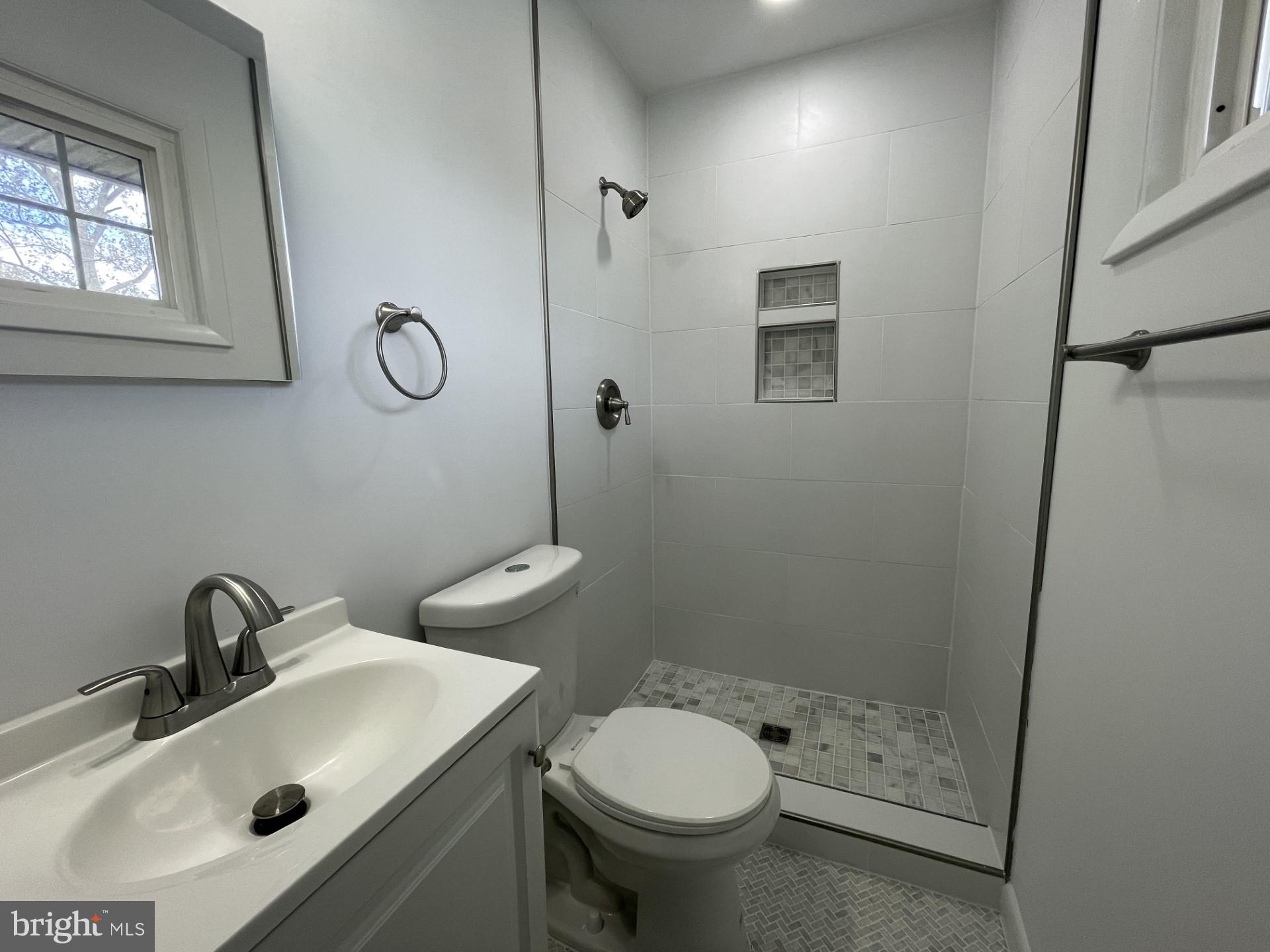 3822 Gallows Road Annandale, VA 22003 - Photo 9 of 18 Primary bath