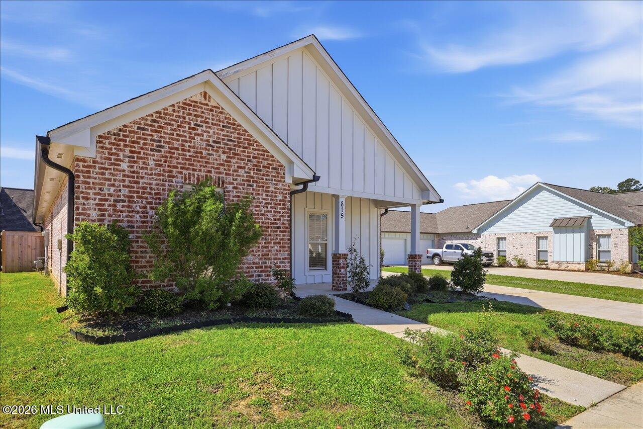 815 Long Leaf Circle Brandon, MS 39042 - Photo 2 of 31 02-815 Long Leaf Cir _ Home Tours MS