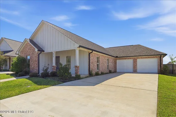 $339,999 | 815 Long Leaf Circle, Brandon, MS 39042