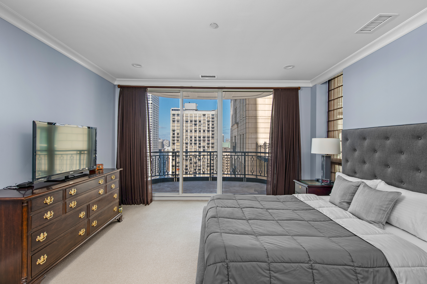 10 East Delaware Place, Unit 25B Chicago, IL 60611 - Photo 19 of 38