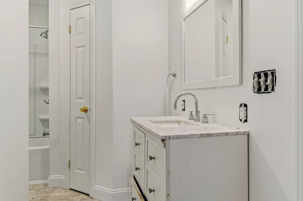 $2,300 | 72 Union Street, Somersworth, NH 03878