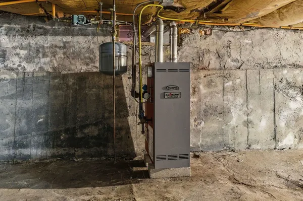 $2,300 | 72 Union Street, Somersworth, NH 03878