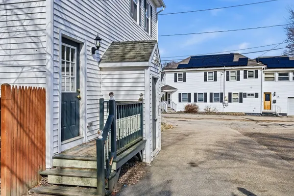 $2,300 | 72 Union Street, Somersworth, NH 03878