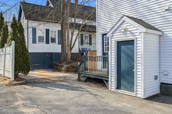 $2,300 | 72 Union Street, Somersworth, NH 03878