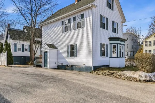 $2,300 | 72 Union Street, Somersworth, NH 03878