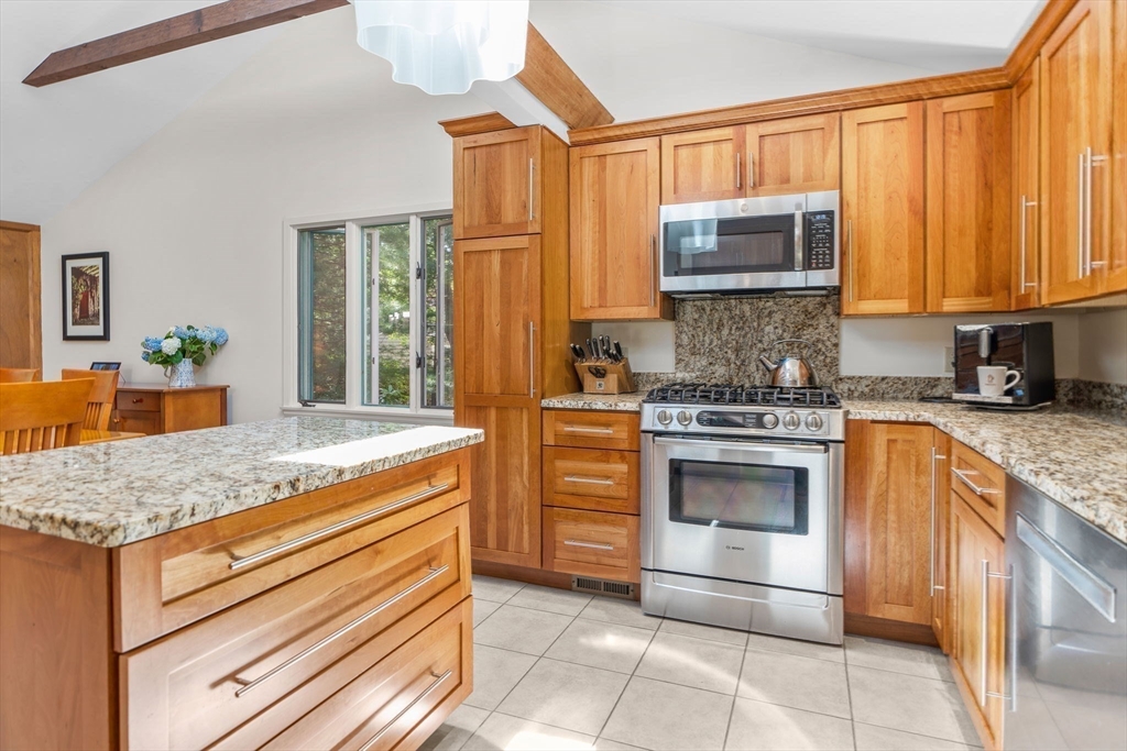 261 Fells Pond Road Mashpee, MA 02649 - Photo 12 of 42 Gallery Image 12