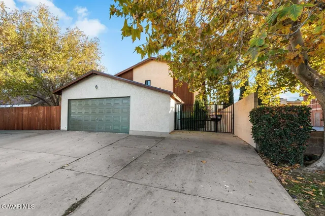 a view of backyard of house
