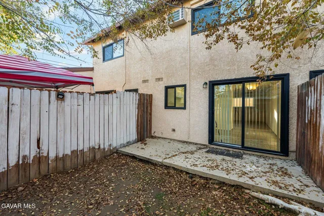 $2,100 | 324 East Ave Q7, Unit C, Palmdale, CA 93550