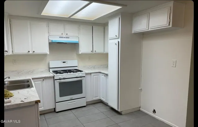 $2,100 | 324 East Ave Q7, Unit C, Palmdale, CA 93550