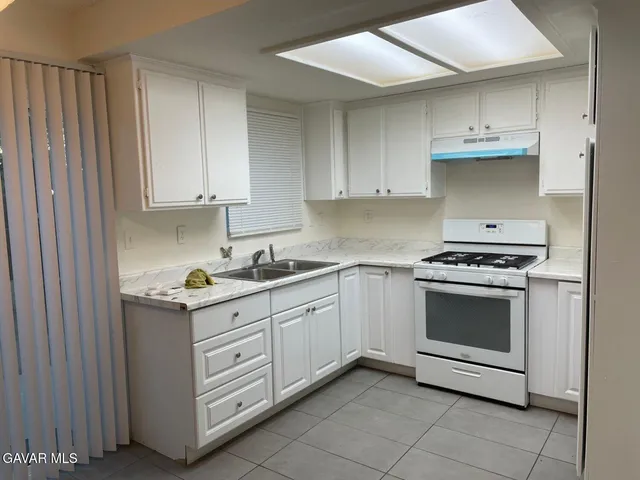 $2,100 | 324 East Ave Q7, Unit C, Palmdale, CA 93550