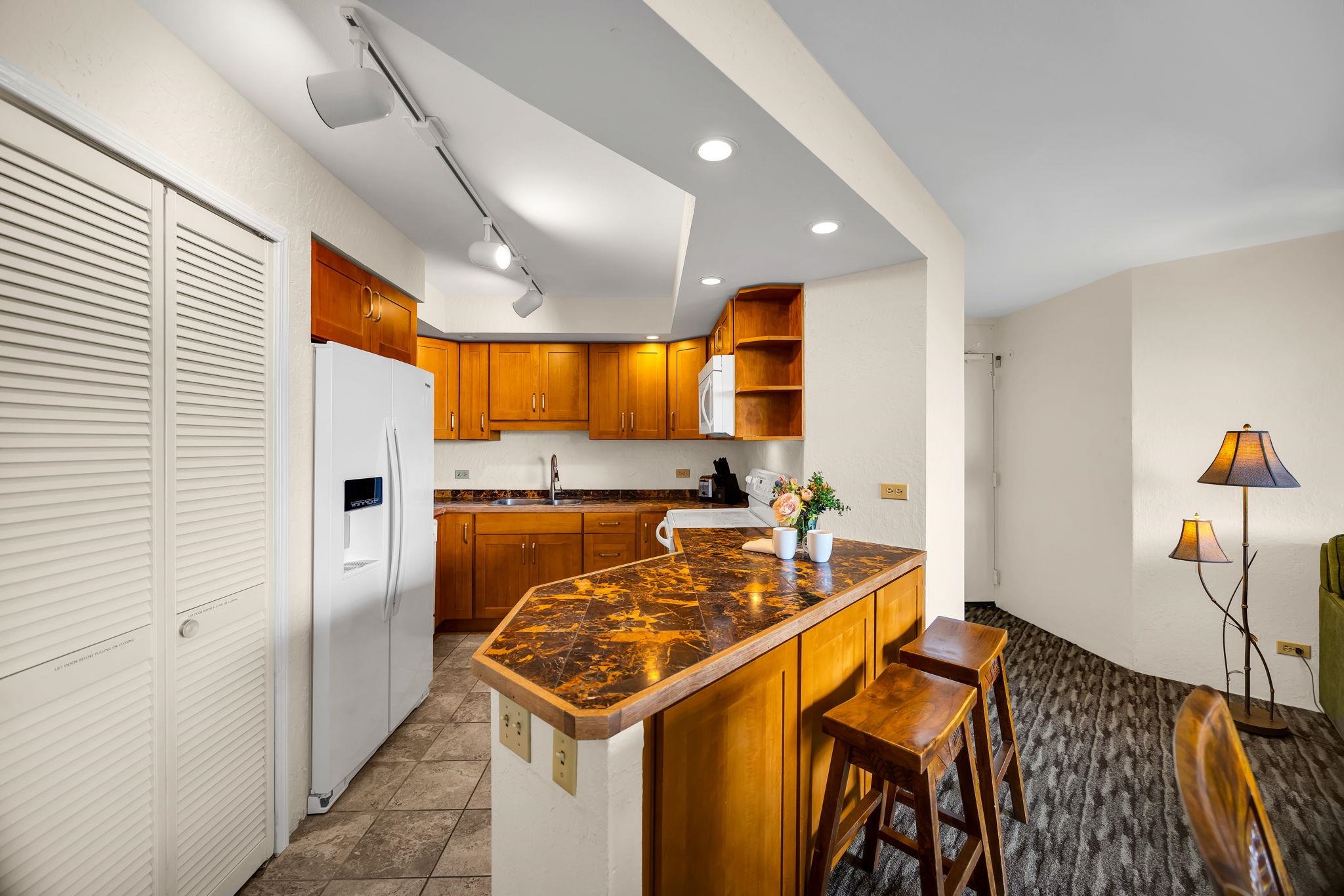 3445 Lower Honoapiilani Road, Unit 516 Lahaina, HI 96761 - Photo 18 of 49 a view of a kitchen with a sink and cabinets