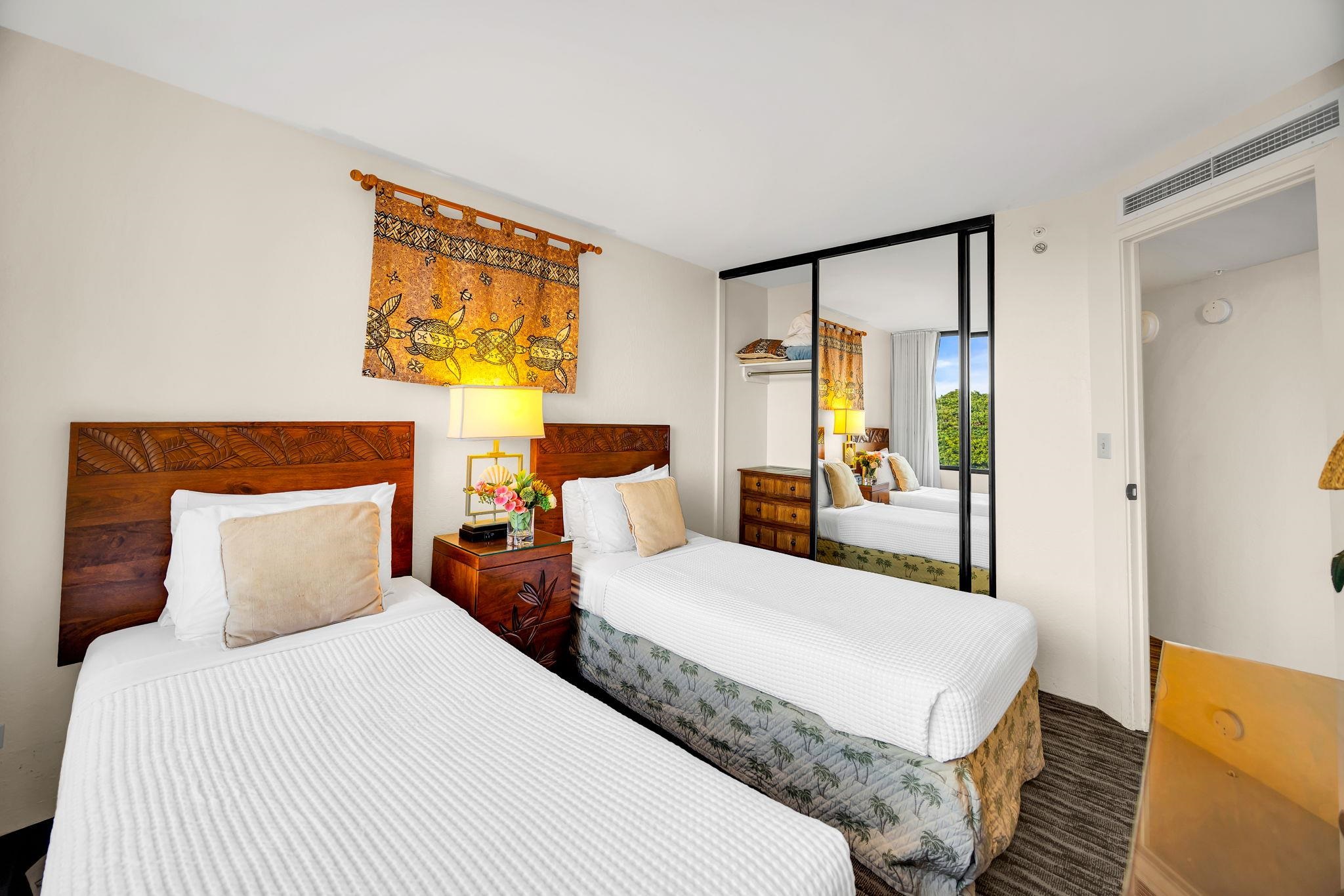 3445 Lower Honoapiilani Road, Unit 516 Lahaina, HI 96761 - Photo 25 of 49 a bedroom with a bed and wooden floor