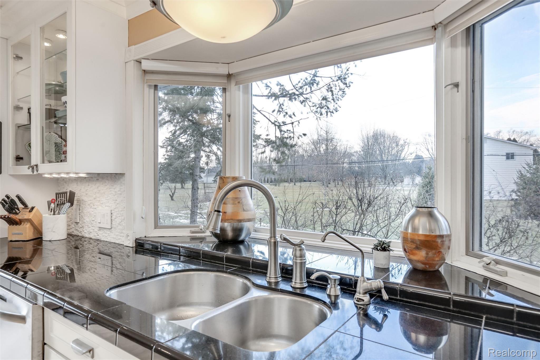 6375 Napier Road Plymouth, MI 48170 - Photo 18 of 54 Kitchen