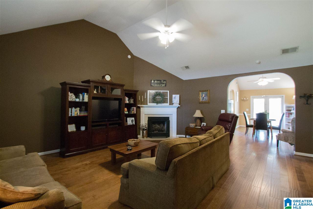 141 Horseshoe Circle Alabaster, AL 35007 - Photo 2 of 34