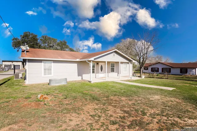 $217,000 | 7924 County Road 128, Floresville, TX 78114