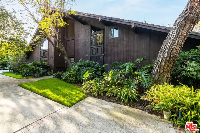 $9,750 | 4635 Clybourn Avenue, Toluca Lake, CA 91602