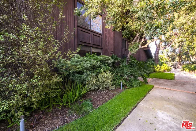 $9,750 | 4635 Clybourn Avenue, Toluca Lake, CA 91602