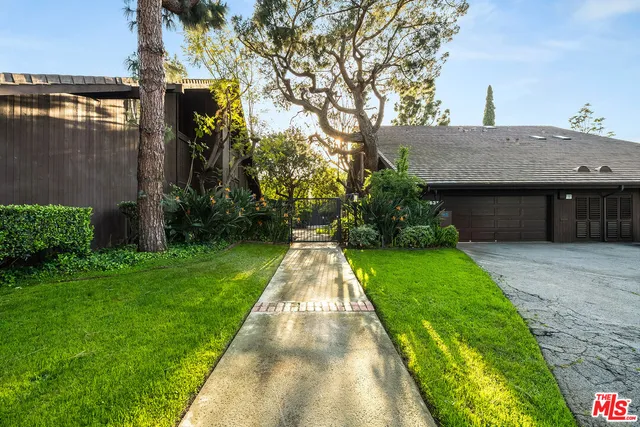 $9,750 | 4635 Clybourn Avenue, Toluca Lake, CA 91602