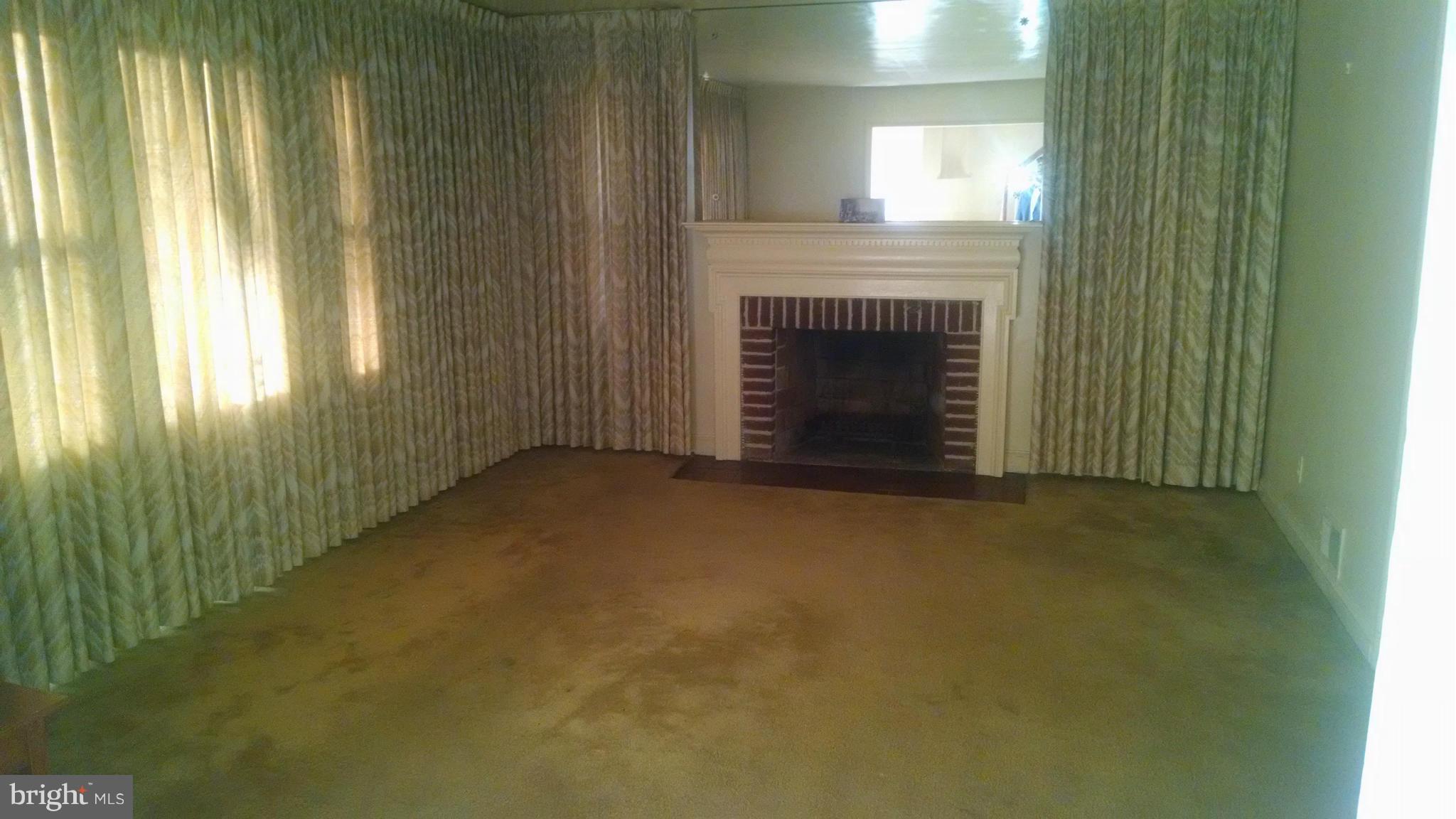 226 Rittenhouse Street Northeast Washington, DC 20011 - Photo 8 of 10 Living Room