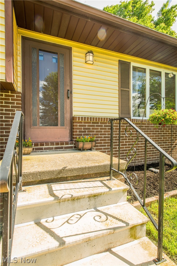 7707 Virginia Road Atwater, OH 44201 - Photo 4 of 29 Front Entrance