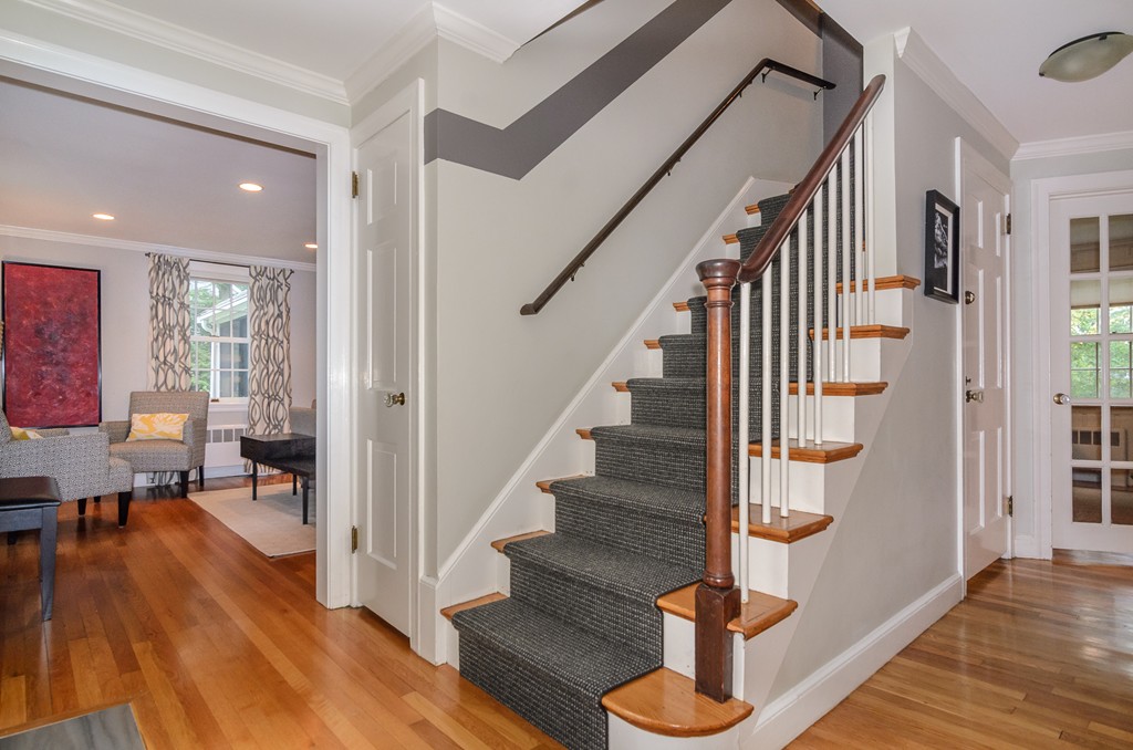 38 Sterling Road Wellesley, MA 02482 - Photo 3 of 18