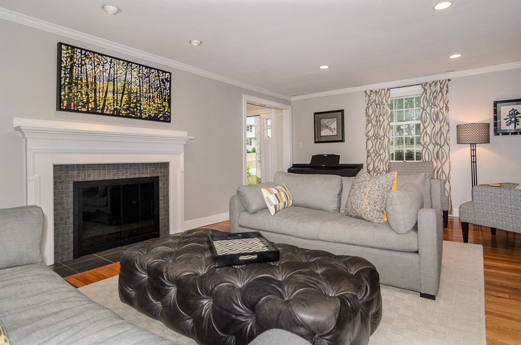 38 Sterling Road Wellesley, MA 02482 - Photo 4 of 18