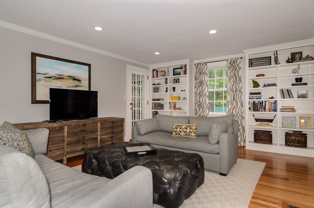 38 Sterling Road Wellesley, MA 02482 - Photo 5 of 18