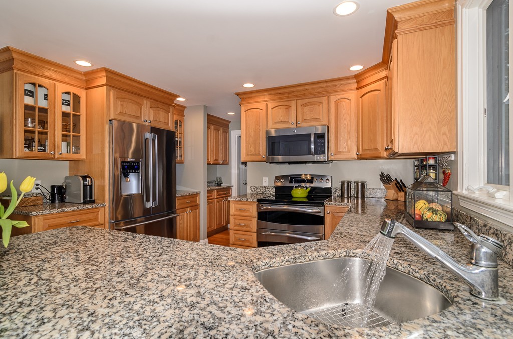 38 Sterling Road Wellesley, MA 02482 - Photo 8 of 18
