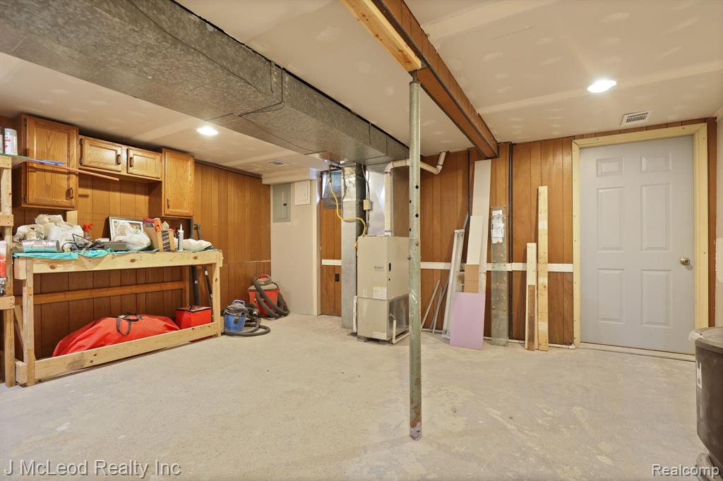 9975 Tuscola Road Clio, MI 48420 - Photo 17 of 58